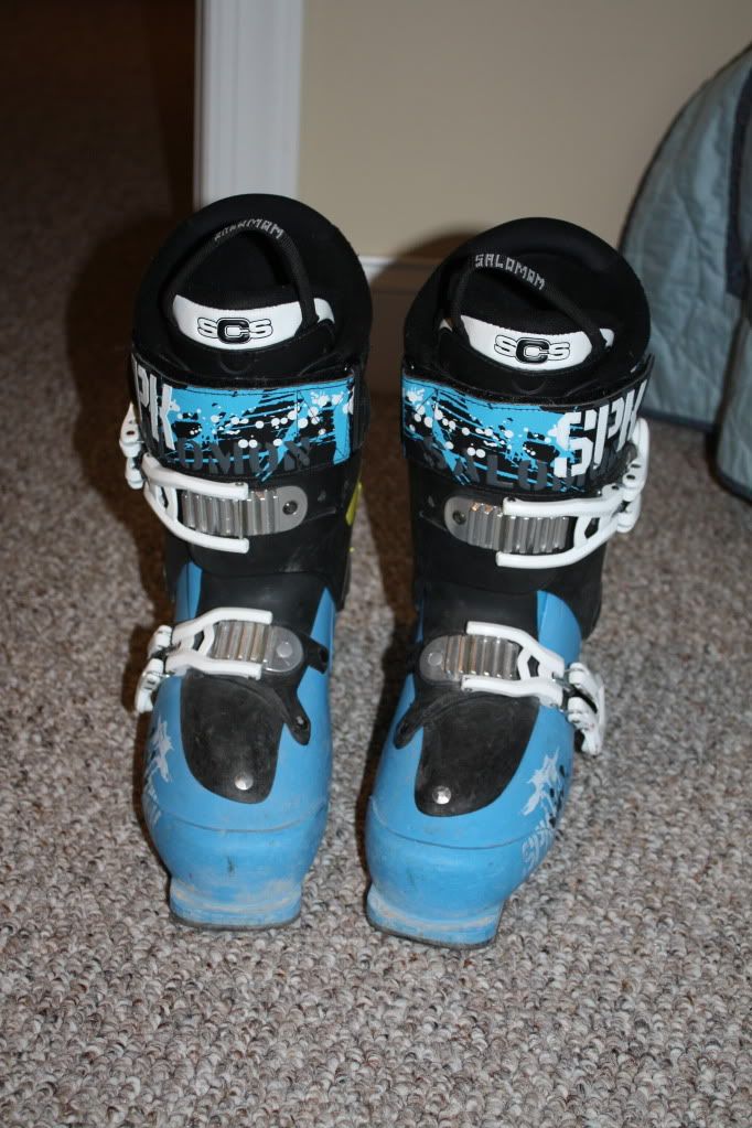 SkiEquiptmentSale004.jpg