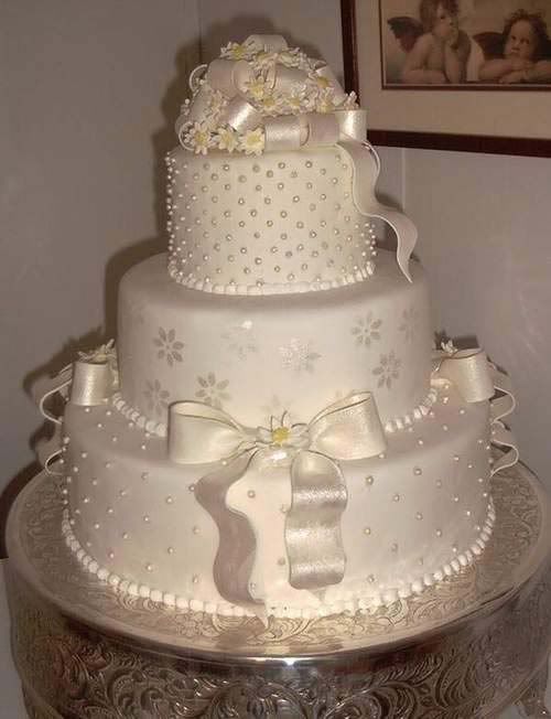 Pearl wedding cakes