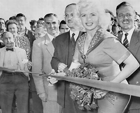  photo Jayne20Mansfield20uses20gold20scissors20for20the20Chiswick20flyover20opening.jpg