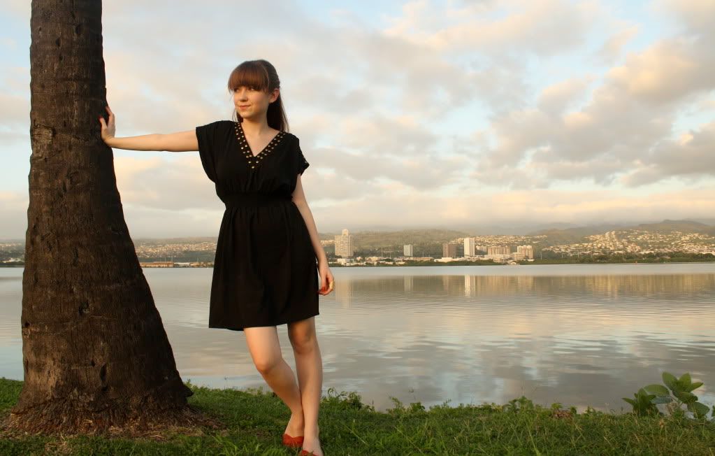 black dress, honolulu hawaii, sunset, fashion, style, the clothes horse, studded dress, summer style, red shoes