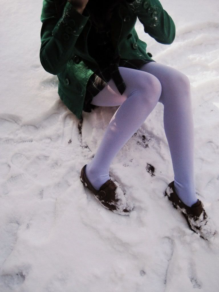 theclotheshorse, the, clothes, horse, personal, style, fashion, vintage, secondhand, mix, modern, feminine, quirky, whimsical, snow, winter, cold, weather, layers, outfits, blog, pastel, tights, green, plaid