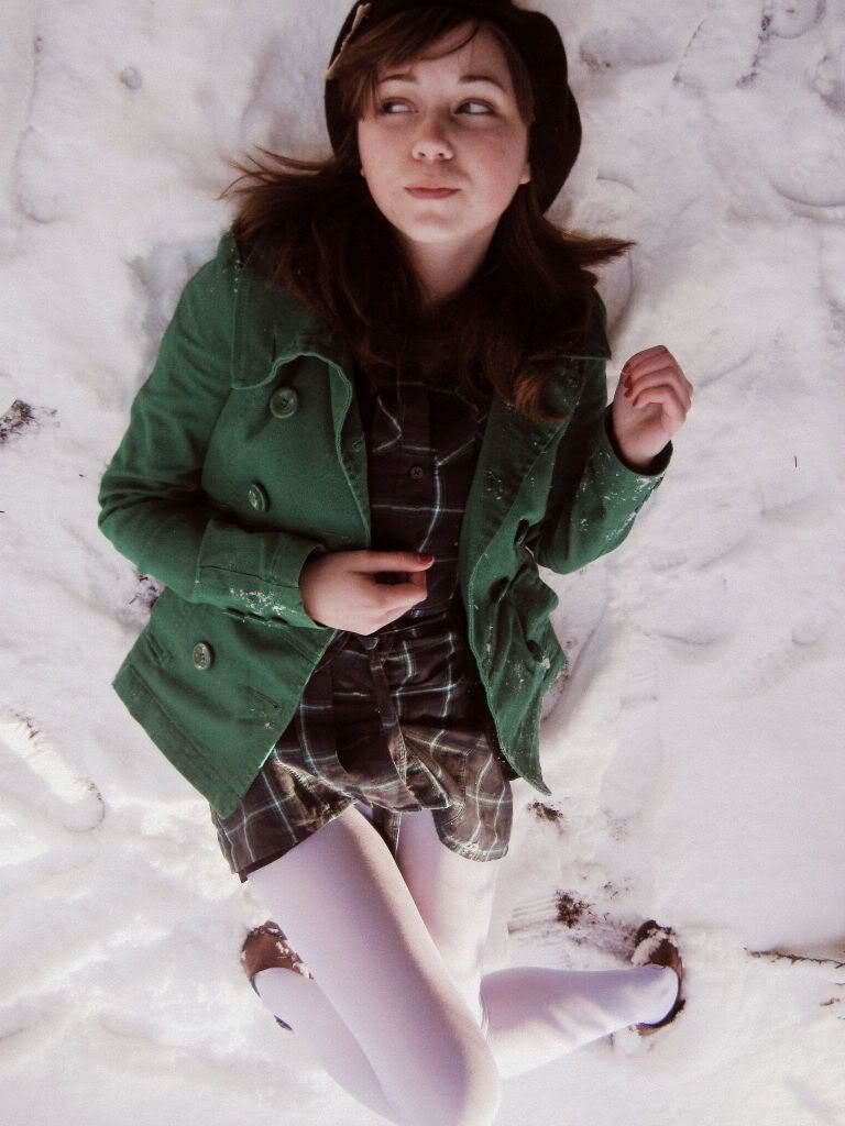 theclotheshorse, the, clothes, horse, personal, style, fashion, vintage, secondhand, mix, modern, feminine, quirky, whimsical, snow, winter, cold, weather, layers, outfits, blog, pastel, tights, green, plaid