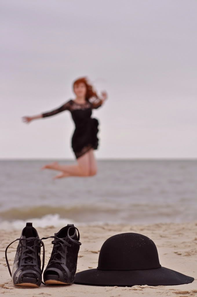 the clothes horse, fashion, style, retro, vintage, film noir, black dress, lace dress, black floppy hat, pierre hardy for gap wedges, house of harlow