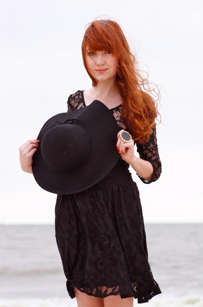 the clothes horse, fashion, style, retro, vintage, film noir, black dress, lace dress, black floppy hat, pierre hardy for gap wedges, house of harlow