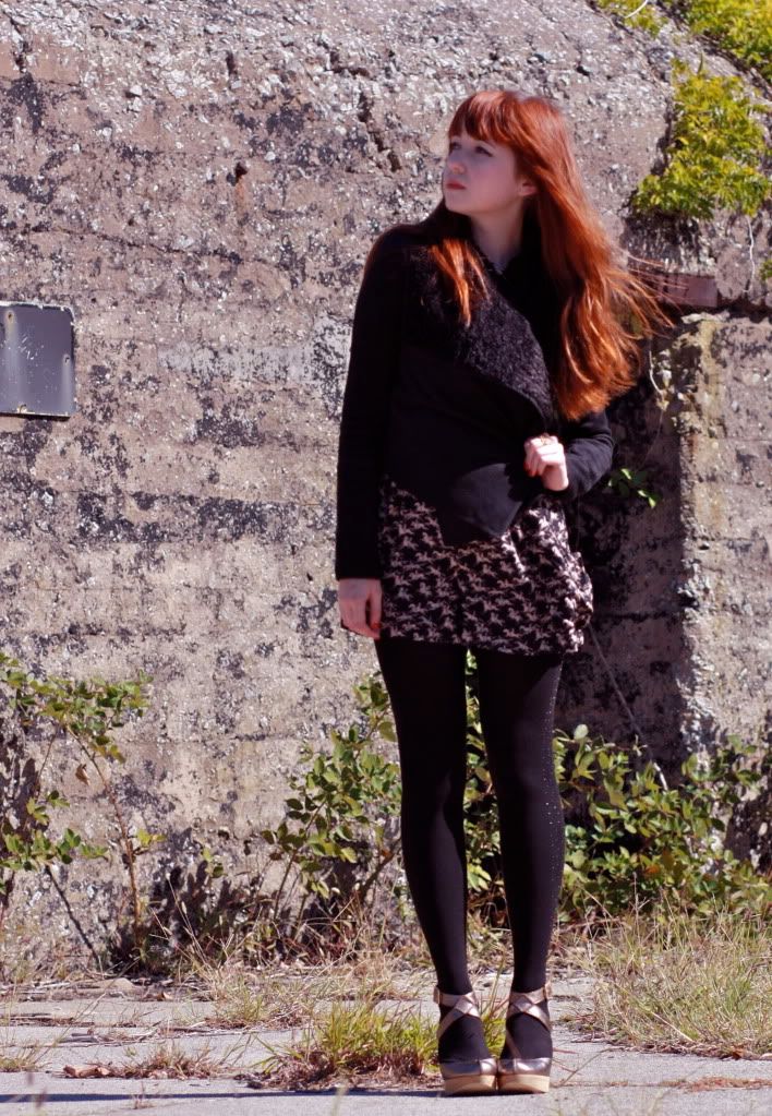 the clothes horse, horse print, horse romper, black tights, seychelles clogs, redhead, fashion, style, retro, vintage