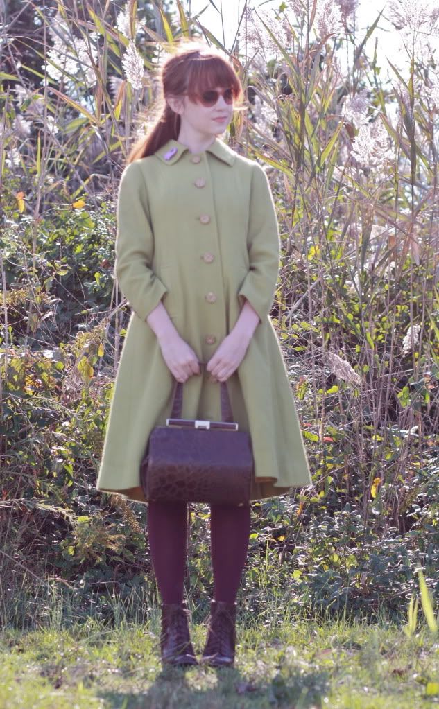 the clothes horse, theclotheshorse, lavintage, vintage, retro, green coat, harlequin dress