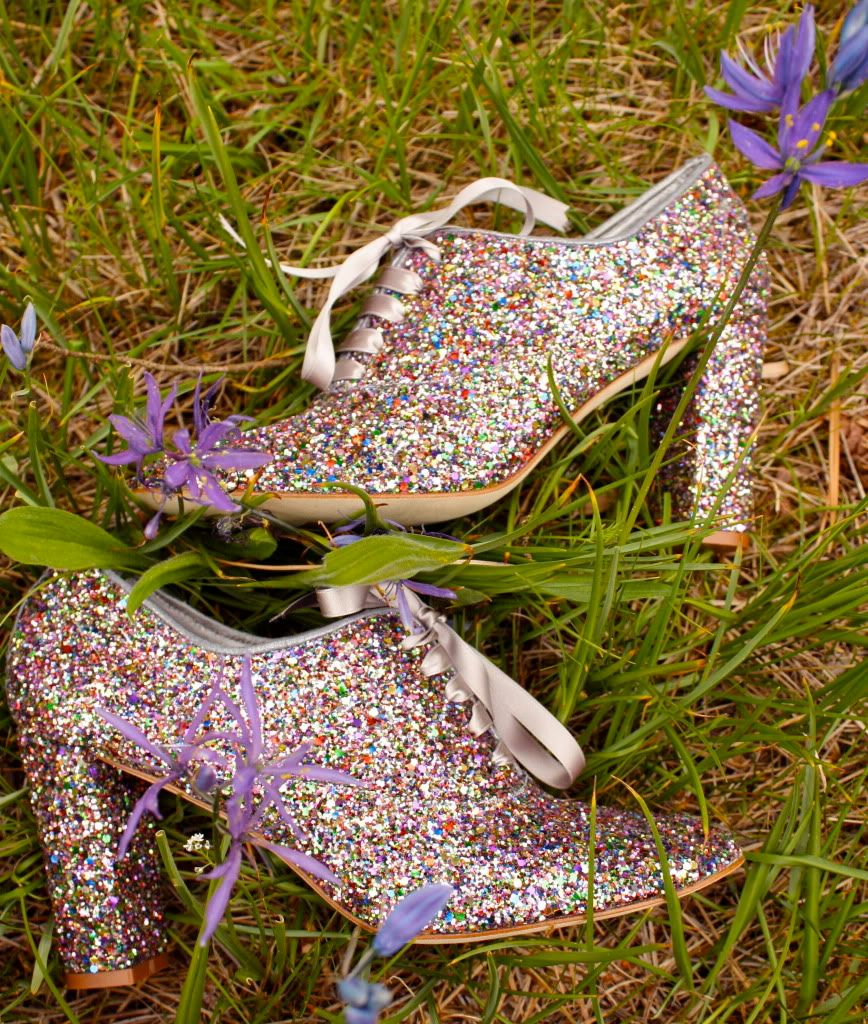 the clothes horse, detail of the week, glitter shoes, glitter brogues, modcloth, retro, silver, vintage, sparkle, daily outfit, fashion, style
