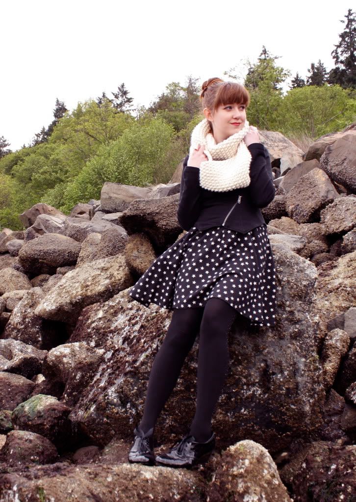 the clothes horse, fashion, style, H&M dress, star dress, sheer blouse, black tights, patent wedges, puget sound, ocean, sea, rockabily, remix, daily outfit, retro, vintage