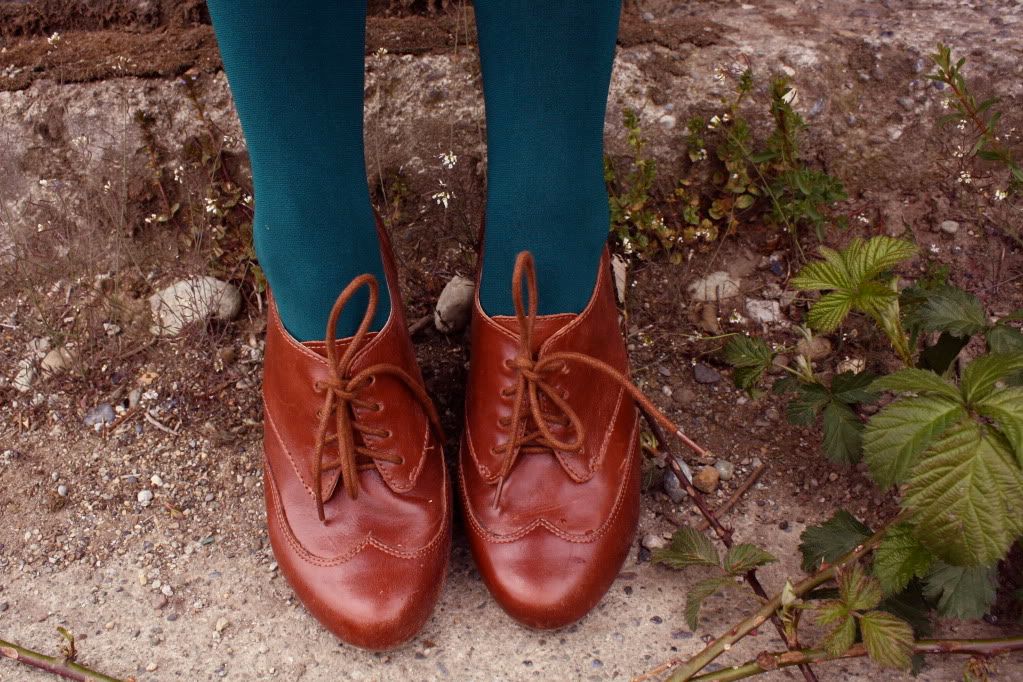 the clothes horse, vintage dress, floral grunge, seychelles booties, fur collar, heidi braids, milkmaid braids, redhead, daily outfit, style, fashion, navy cardigan, bijules ring, military bunker