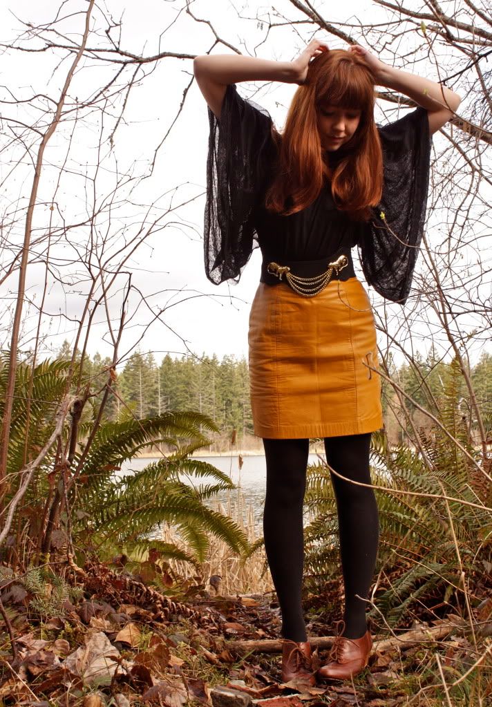 outfits, daily inspiration, the clothes horse, fashion, style, retro, vintage, secondhand, leather pencil skirt, mustard yellow skirt, batwing shirt, black shirt, gothic, modern, oxford booties