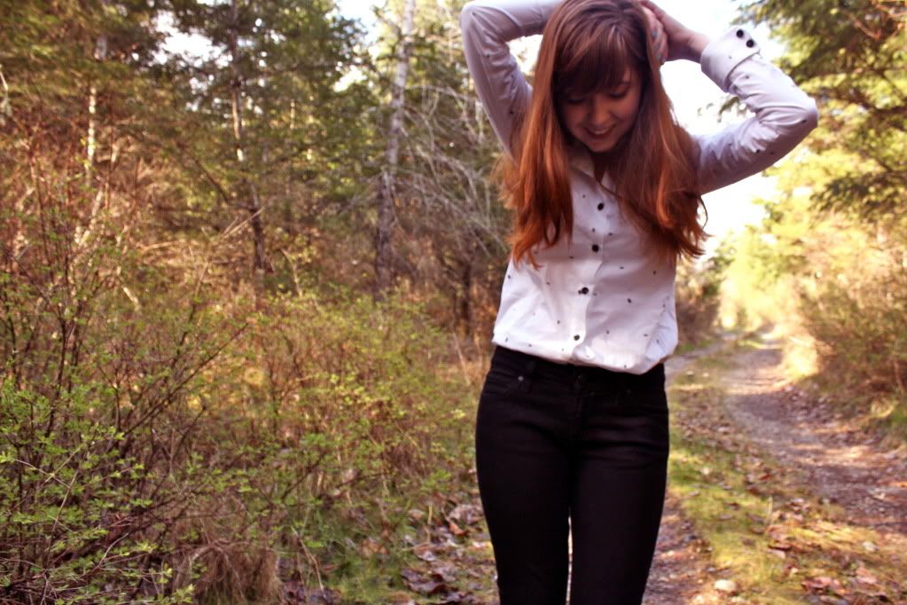 the clothes horse, fashion, style, daily outfit, paige denim, black flares, 70s style, mini market, fly print shirt, white button up, classic, modern, androgynous