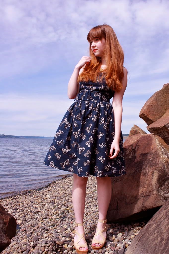 the clothes horse, blue dress, retro, vintage, bow print, red lips, doris day, nude sandals, personal style, fashion blog, redhead