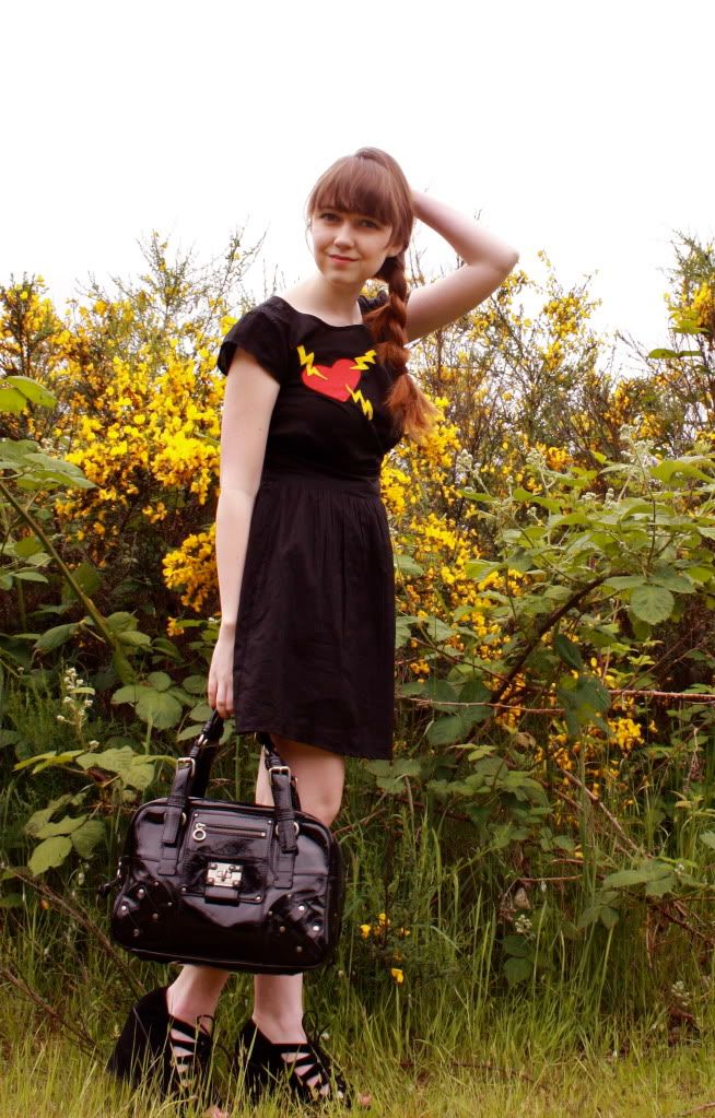 the clothes horse, black dress, heart, lightning, diy, retro, personal style, fashion blog, side braid