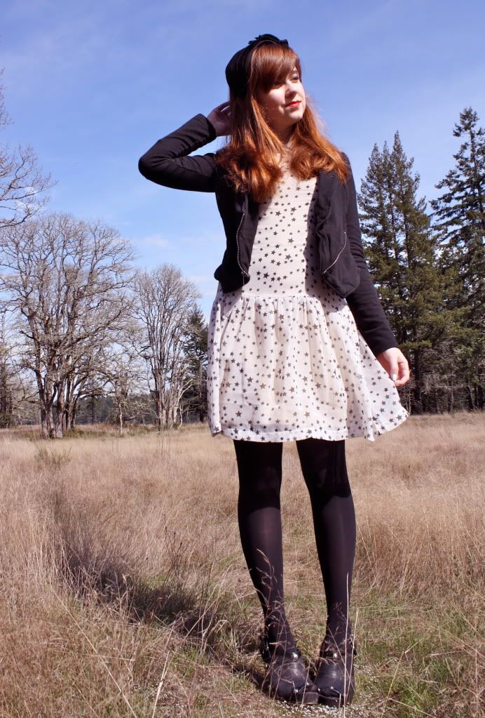 the clothes horse, sheer dress, star print dress, family affairs dress, black tights, clog heels, vintage hat, vintage, retro, black and white, baby I'm a sta