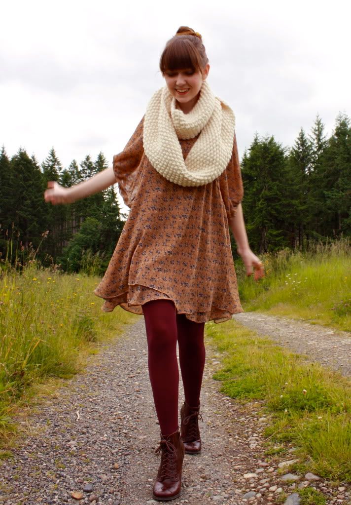 the clothes horse, the clothes horse dress, personal style, fashion blog, retro, vintage, maroon tights, maroon booties, heeled booties, handknit scarf, cowl