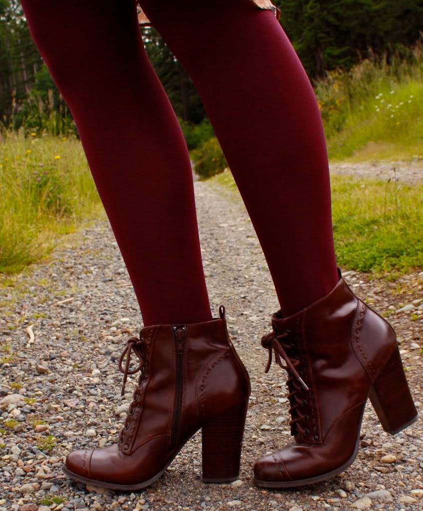 the clothes horse, the clothes horse dress, personal style, fashion blog, retro, vintage, maroon tights, maroon booties, heeled booties, handknit scarf, cowl