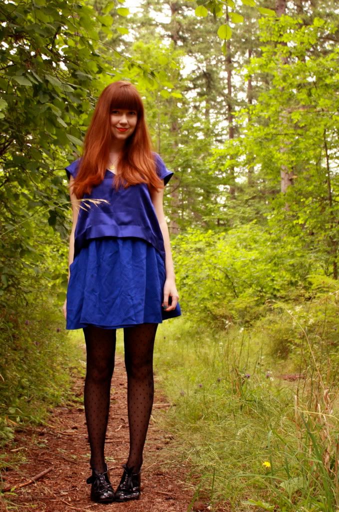 the clothes horse, fashion, style, redhead, retro, black tights, patterned tights, cynthia rowley, silk blouse, blue skirt, blue blouse, patent wedges