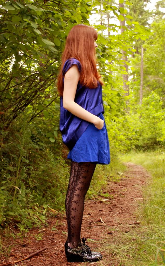 the clothes horse, fashion, style, redhead, retro, black tights, patterned tights, cynthia rowley, silk blouse, blue skirt, blue blouse, patent wedges