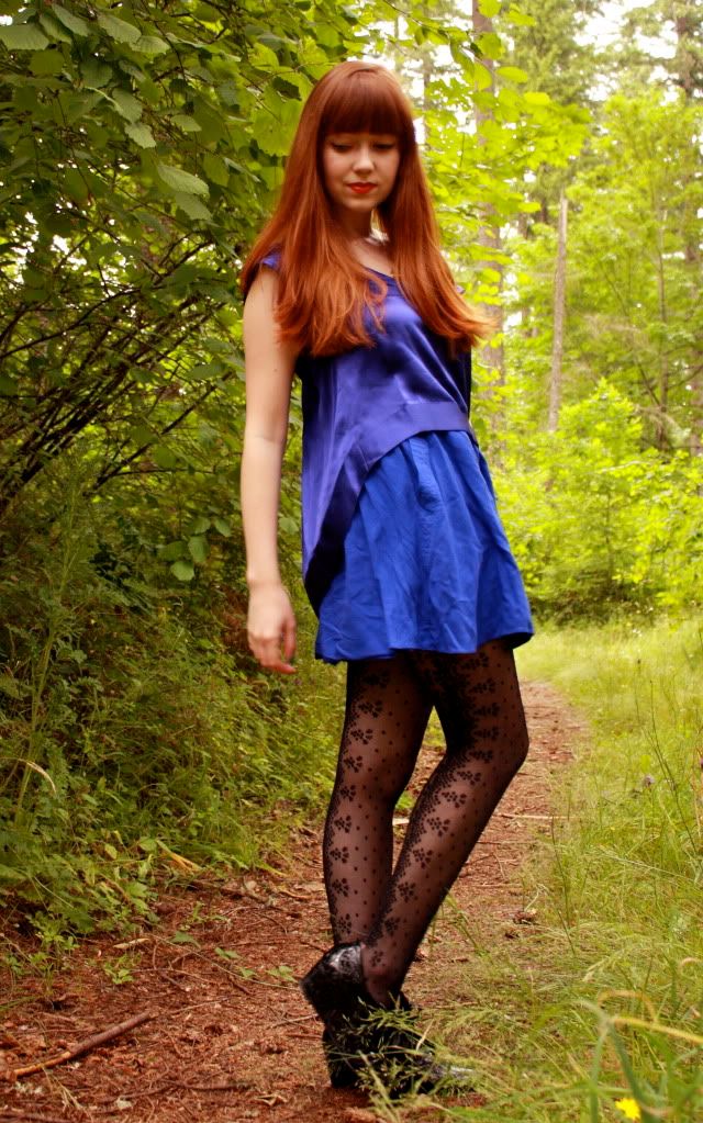 the clothes horse, fashion, style, redhead, retro, black tights, patterned tights, cynthia rowley, silk blouse, blue skirt, blue blouse, patent wedges