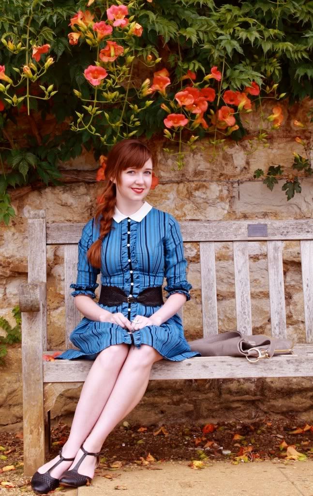 the clothes horse, personal style, fashion, cambridge, blue dress, vintage dress, king's college, cathedral, t-strap shoes, redhead, braid, red lipstick, retro, vintage