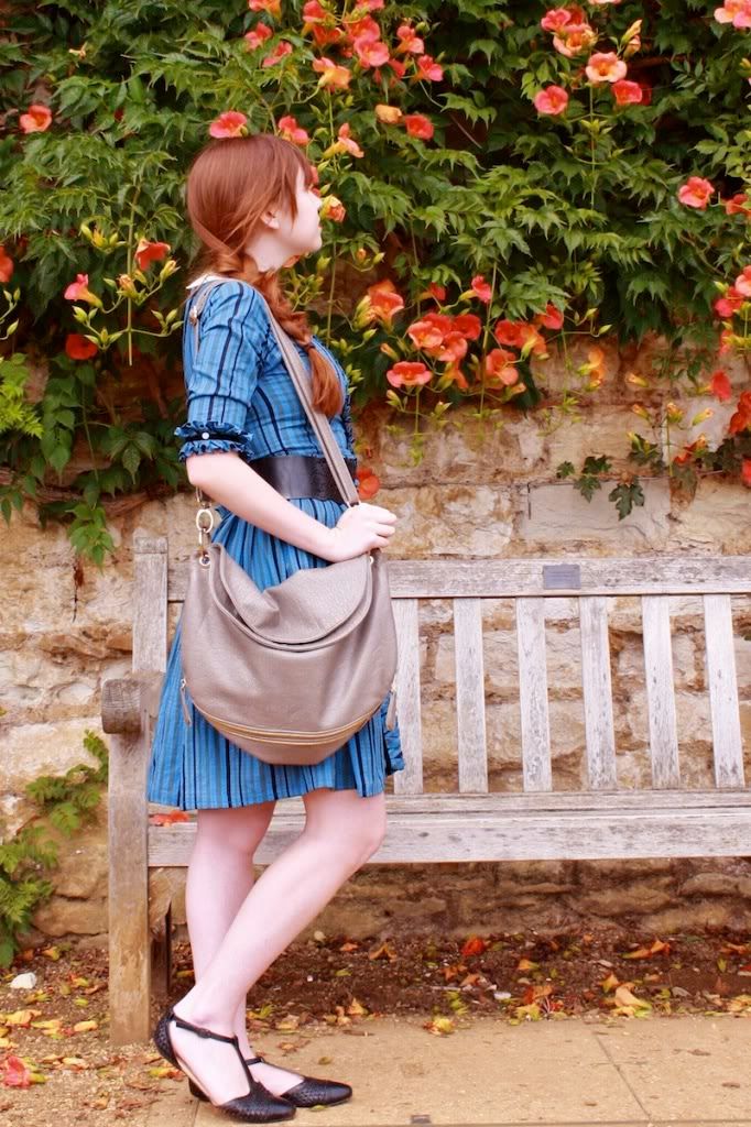 the clothes horse, personal style, fashion, cambridge, blue dress, vintage dress, king's college, cathedral, t-strap shoes, redhead, braid, red lipstick, retro, vintage
