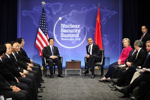 Obama, Hu, et al with NSS10 logo, Ron Sachs photo
