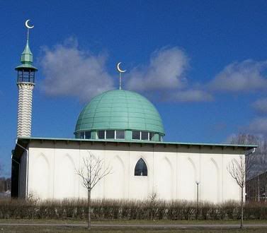 Swedish mosque with crescents 55%