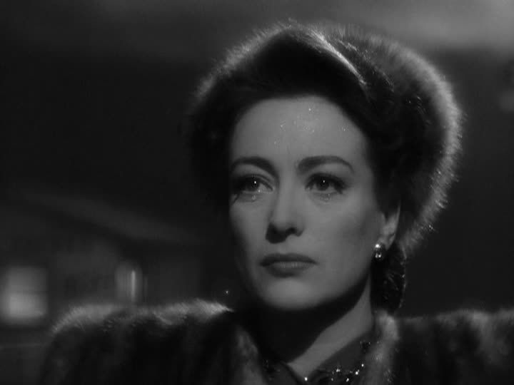Mildred Pierce 1945. Mildred Pierce opens with a