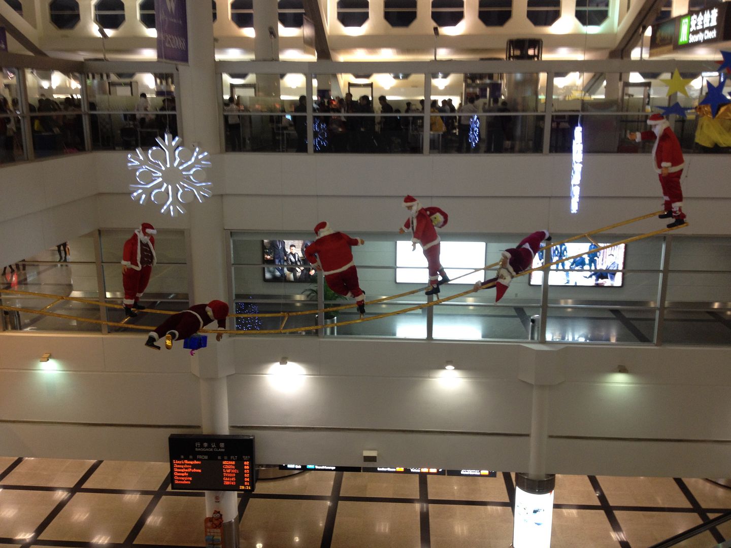 Crazy Santas photo 2014-01-04203206_zps2984ace3.jpg
