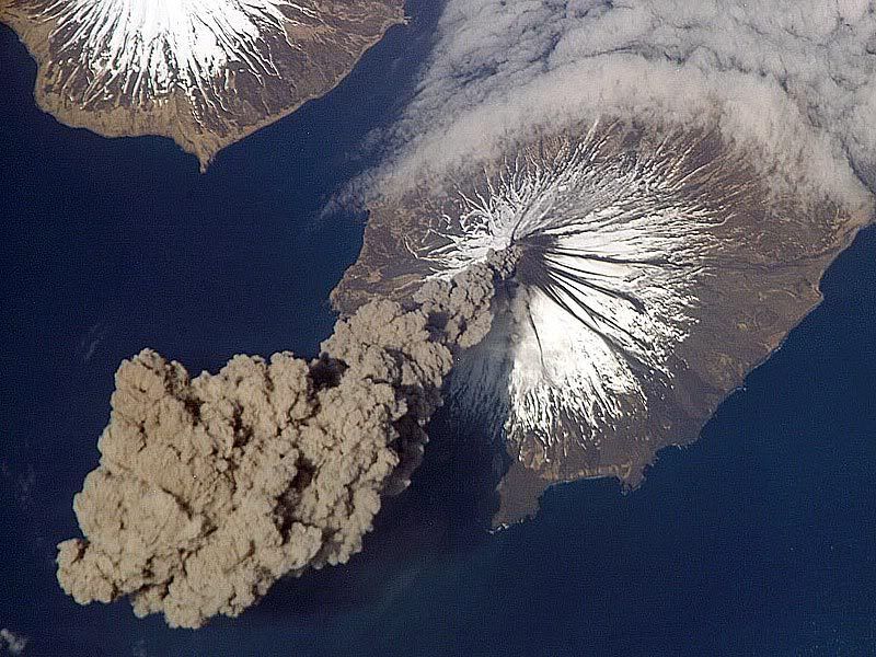 volcanoplume_iss.jpg