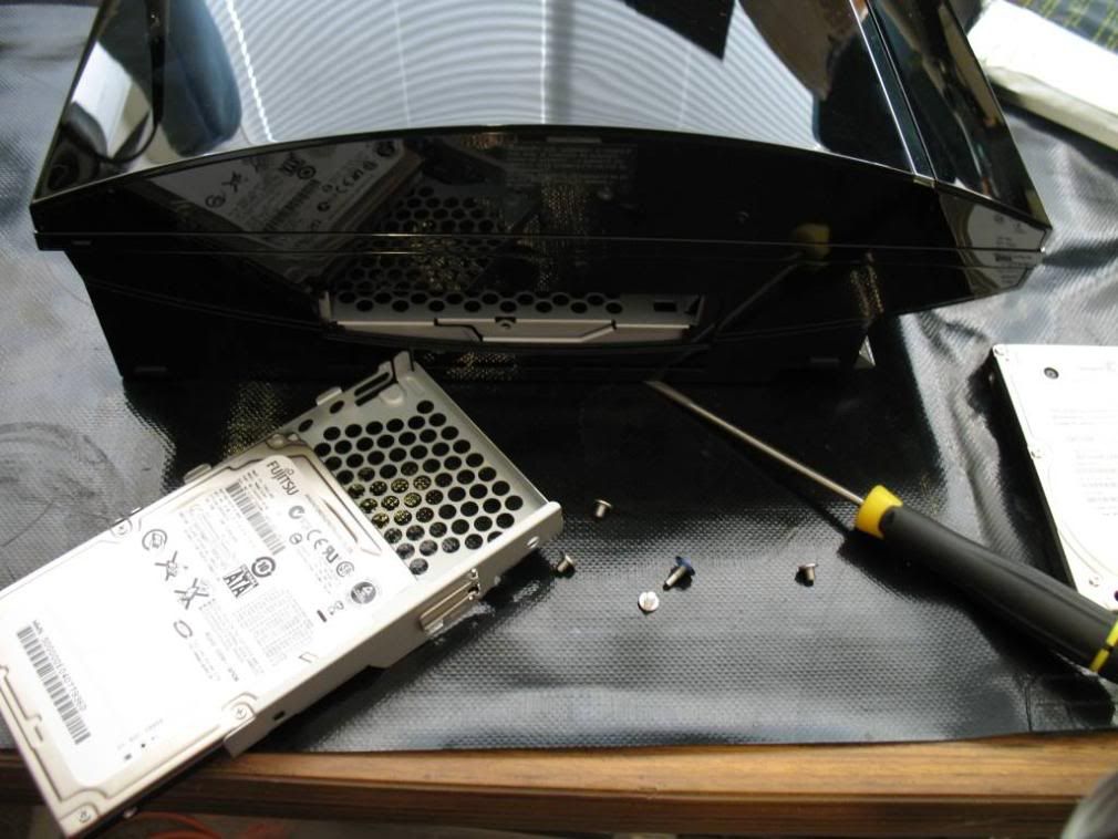 Installing the new 160GB HDD on the tray.