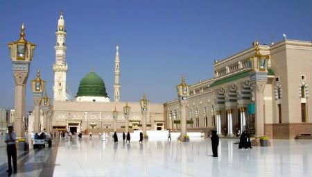 masjid-nabawi-madinah-saudi-arab-1.jpg picture by prosperx